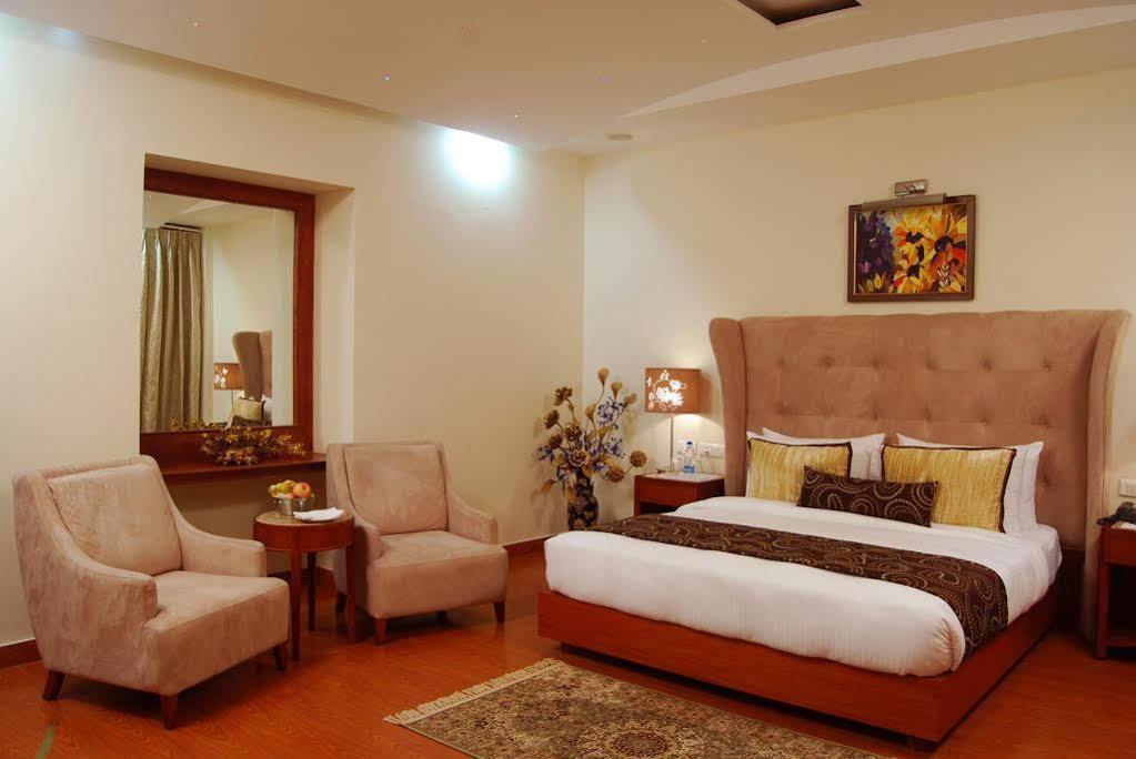 Hk Clarks Inn, Amritsar Exterior photo